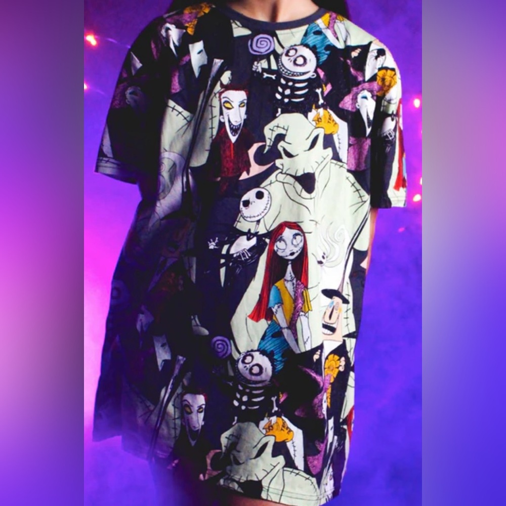 Disney Cakeworthy Nightmare before Christmas graphic tee - Picture 4 of 6